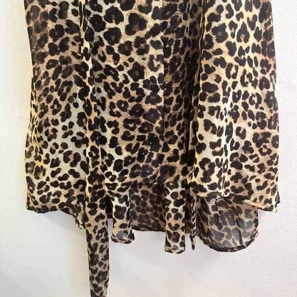 Flowy Leopard Print Blouse - Picture 5 of 11